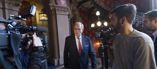 Глава независимой комиссии Всемирного антидопингового агентства (ВАДА) Ричард Макларен после пресс-конференции в Лондоне - Sputnik Беларусь