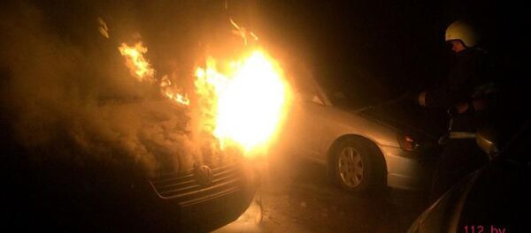 Пожар автомобиля в Минске Пожар автомобиля в Минске - Sputnik Беларусь