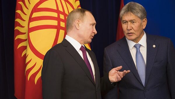 Президент России Владимир Путин и президент Кыргызстана Алмазбек Атамбаев - Sputnik Беларусь