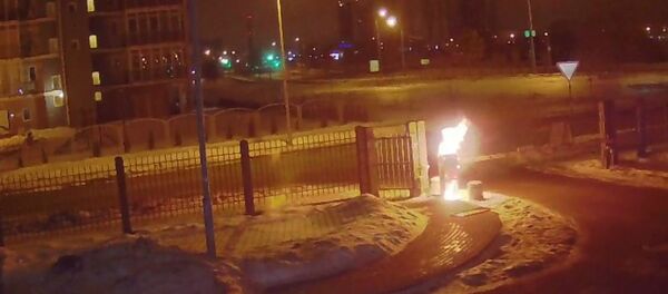 Горящий шлагбаум на улице Жасминовой в Минске - Sputnik Беларусь