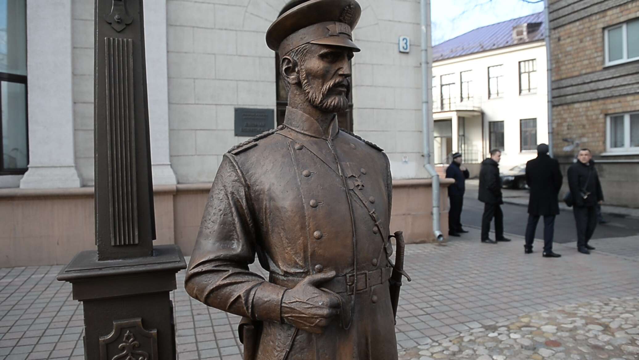 Городовой. Памятник городовому в Минске. Памятник Минскому городовому. Памятник городовому в Минске фото. Минск верхний город скульптура городового.