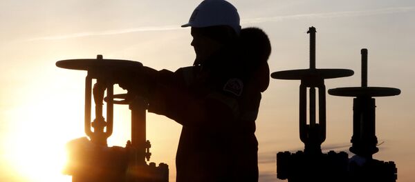 Поставки нефти из РФ в Беларусь сократились почти на треть - Sputnik Беларусь