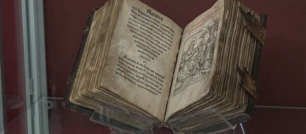 Першую выдадзеную Францыскам Скарынай у ВКЛ кнігу паказалі ў Мінску Першую выдадзеную Францыскам Скарынай у ВКЛ кнігу паказалі ў Мінску - Sputnik Беларусь