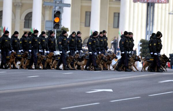 Парад в Минске, посвященный 100-летию милиции Парад в Минске, посвященный 100-летию милиции - Sputnik Беларусь