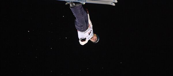 Максим Густик (Беларусь) на соревнованиях по лыжной акробатике в рамках этапа Кубка мира по фристайлу в Москве - Sputnik Беларусь