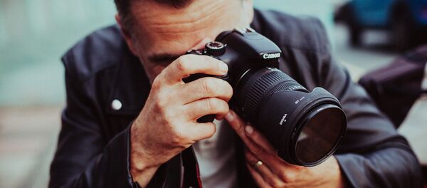 Мужчина с фотоаппаратом - Sputnik Беларусь