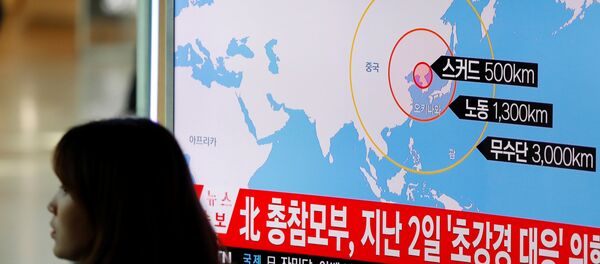 КНДР провела пуски четырех ракет, предположительно нового типа, три из которых упали в исключительной экономической зоне Японии - Sputnik Беларусь
