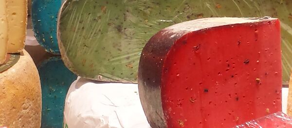 Красный, зеленый и синий сыр Красный, зеленый и синий сыр - Sputnik Беларусь