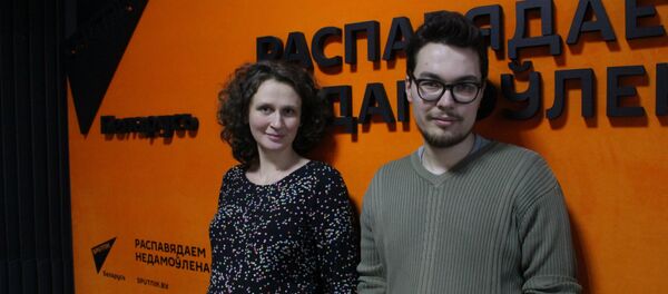 Hуководитель галереи Дом картин Ольга Клип и научный сотрудник Национального художественного музея, востоковед Никита Монич Hуководитель галереи Дом картин Ольга Клип и научный сотрудник Национального художественного музея, востоковед Никита Монич - Sputnik Беларусь