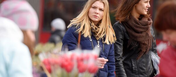 8 Марта в Гомеле: цветы, девушки, весна - Sputnik Беларусь