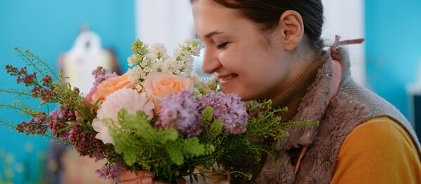 Продажа цветов в преддверии праздника 8 Марта - Sputnik Беларусь