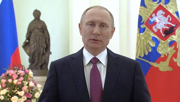 Владимир Путин поздравил российских женщин с 8 марта - Sputnik Беларусь