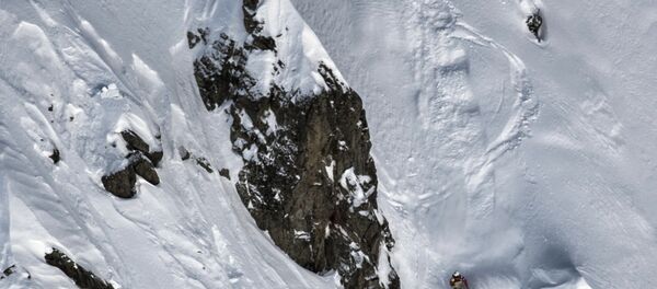 Лыжник в горах, архивное фото - Sputnik Беларусь