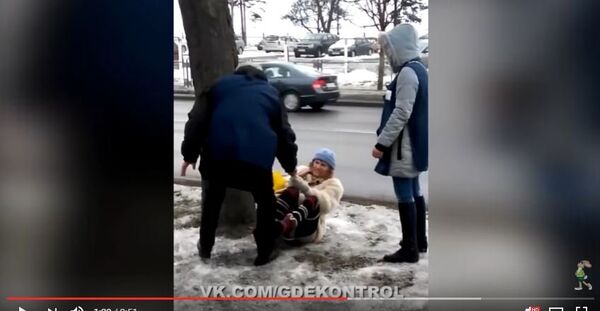 Контролер и пассажир в Минске - Sputnik Беларусь