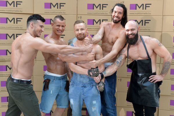 Герои рекламы MF - фитнес-инструкторы и выступающие спортсмены-бодибилдеры - Sputnik Беларусь