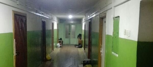 Коридор общежития в Новополоцке, где произошел пожар Коридор общежития в Новополоцке, где произошел пожар - Sputnik Беларусь