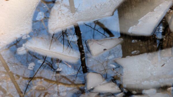 Тающий лед, архивное фото - Sputnik Беларусь