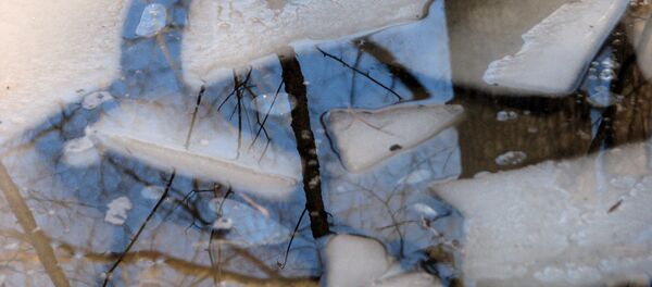 Тающий лед, архивное фото - Sputnik Беларусь