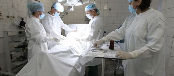 Врачи в операционной, архивное фото - Sputnik Беларусь