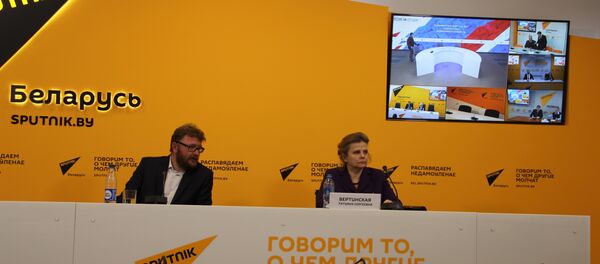 Видеомост Москва-Астана-Баку-Бишкек-Ереван-Кишинев-Минск на тему Экономическая повестка дня СНГ прошел в МПЦ Sputnik - Sputnik Беларусь