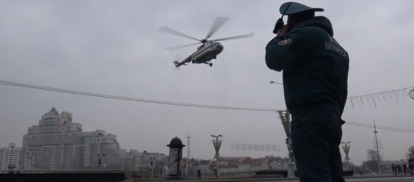 Как спасатели вертолетами эвакуировали посетителей ТЦ Galleria Minsk - Sputnik Беларусь