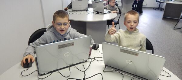 Школьники в ПВТ Школьники в ПВТ - Sputnik Беларусь