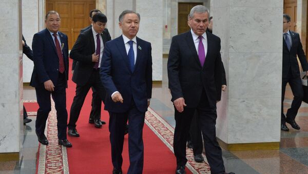 Председатель Мажилиса Казахстана Нурлан Нигматулин (слева) и председатель Палаты представителей Владимир Андрейченко - Sputnik Беларусь