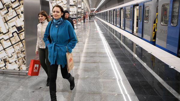 Пассажиры на станции метро  - Sputnik Беларусь