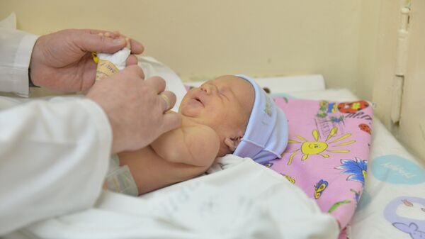 О состоянии новорожденного лучше всего расскажут его рефлексы - Sputnik Беларусь