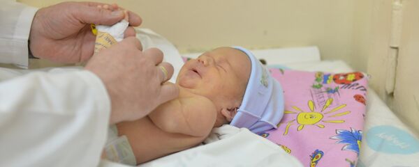 О состоянии новорожденного лучше всего расскажут его рефлексы - Sputnik Беларусь