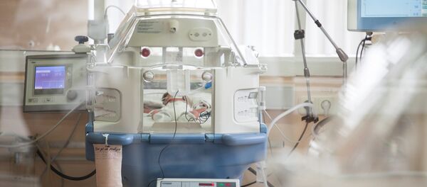 Ребенок в инкубаторе, архивное фото - Sputnik Беларусь