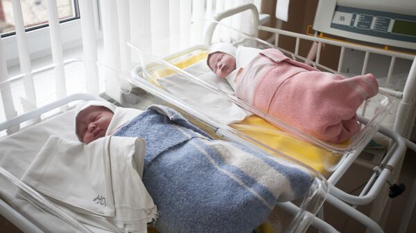 Новорожденные дети в роддоме - Sputnik Беларусь