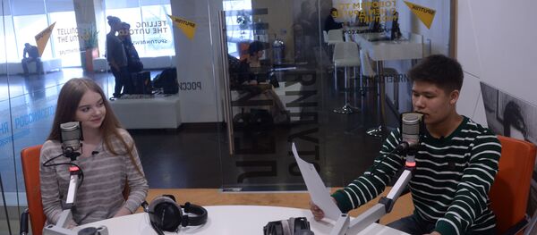 Анастасія Краўчэня і Уладзіслаў Ласкутоў у радыёстудыі Sputnik ў Маскве. Анастасія Краўчэня і Уладзіслаў Ласкутоў у радыёстудыі Sputnik ў Маскве. - Sputnik Беларусь