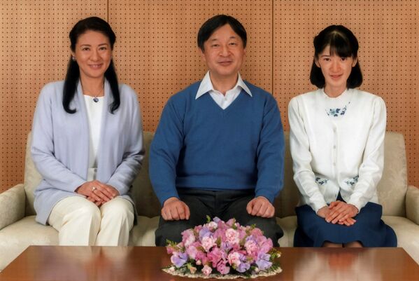 Наследный принц Японии Нарухито с наследной принцессой Масако и их дочерью принцессой Аико в Тогу, Япония. - Sputnik Беларусь