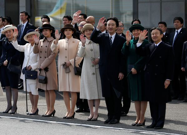 Члены королевской семьи Японии: наследный принц Нарухито, наследная принцесса Масако, принц Акишино, принцесса Кико, принцесса Мако, принцесса Како и другие. - Sputnik Беларусь