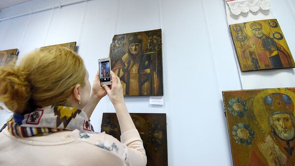 Выставка народных икон в галерее Гавриила Ващенко в Гомеле - Sputnik Беларусь