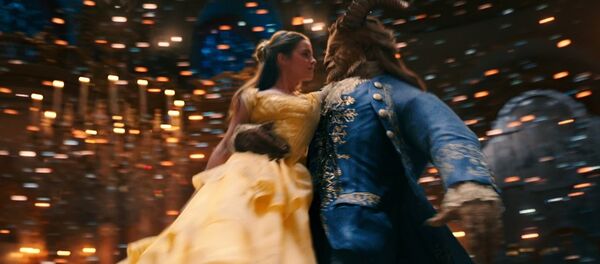 Кадр из фильма Красавица и чудовище - Sputnik Беларусь