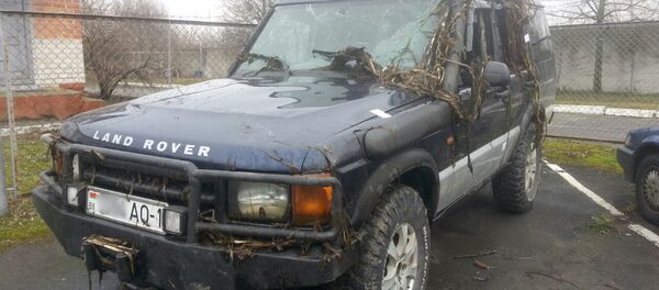 Извлеченный из канала внедорожник - Sputnik Беларусь