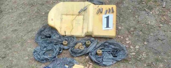 Оружие, обнаруженное в Джипе, прорвавшемся через границу - Sputnik Беларусь