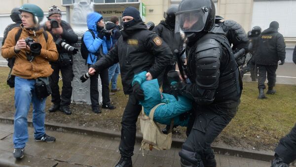 Задержание участников несанкционированной акции оппозиции День Воли в Минске - Sputnik Беларусь