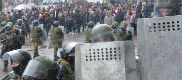 ОМОН оттеснил собравшихся на несанкционированный митинг в центре Минска - Sputnik Беларусь