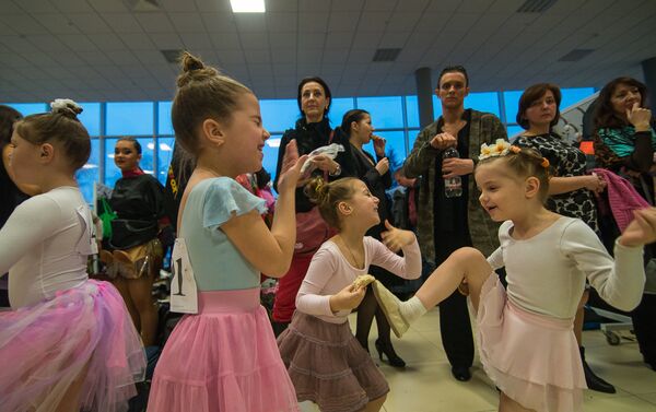 Танцевали все - даже маленькие дети - Sputnik Беларусь