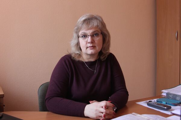 Сегодня Оксана Голубева директор школы и уже сама наблюдает за юными постовцами - Sputnik Беларусь