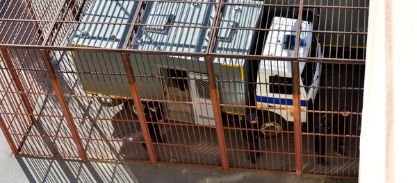 Автозак возле Дома правосудия Автозак возле Дома правосудия - Sputnik Беларусь