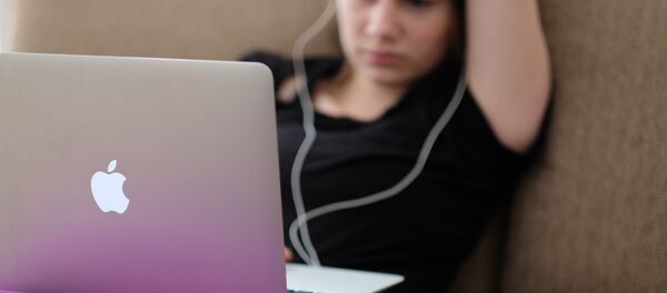 Человек за компьютером - Sputnik Беларусь