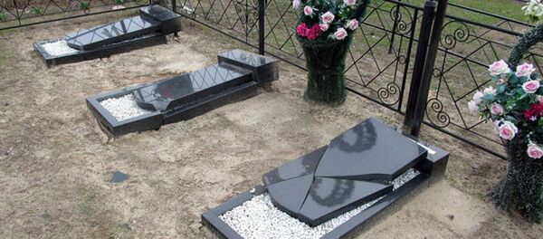 Разбитые памятники в Речицком районе - Sputnik Беларусь