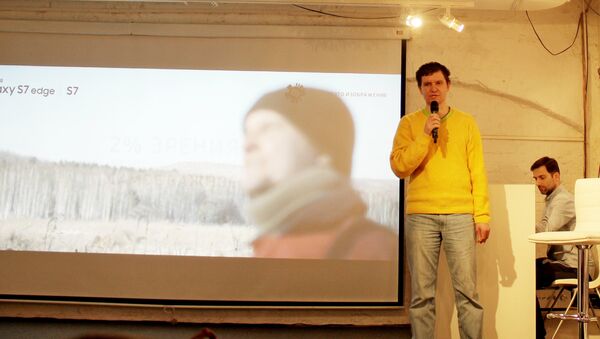 Александр Журавлев во время презентации своей фотовыставки - Sputnik Беларусь