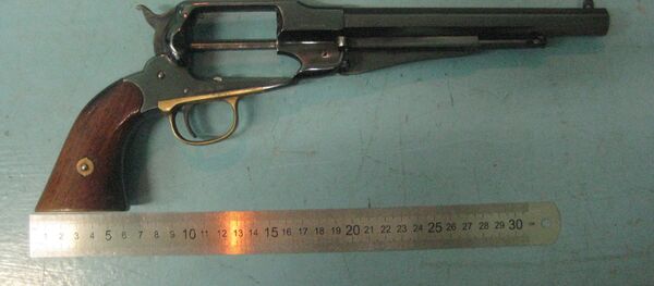 Изъятый у мужчины револьвер - Sputnik Беларусь