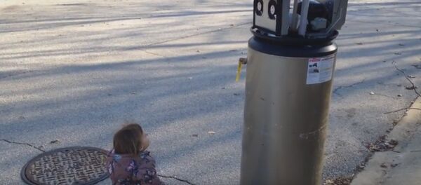 Видеофакт: девочка признается в любви роботу - Sputnik Беларусь