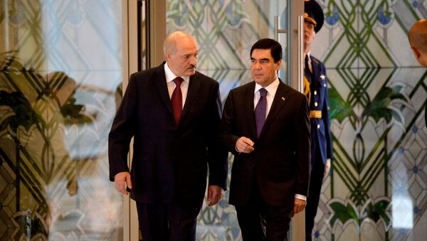 Президент Беларуси Александр Лукашенко на встрече с президентом Туркменистана Гурбангулы Бердымухамедовым - Sputnik Беларусь